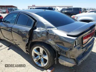 2014 Dodge Charger SXT z VIN 2C3CDXHG3EH339404, wystawiony jako IAAI lot #42072957 z przebiegiem 125 183 mil mil oraz . Historia ofert i sprzedaży dostępna na DreamBid. Obrazek 6.