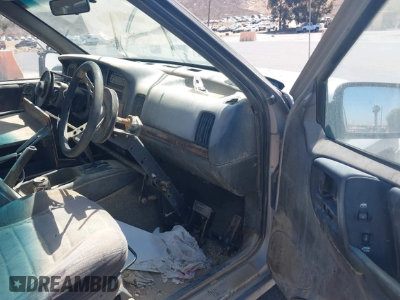1997 Jeep Grand Cherokee Laredo z VIN 1J4GZ58S4VC720943, wystawiony jako IAAI lot #42648807 z przebiegiem 231 203 mil mil oraz . Historia ofert i sprzedaży dostępna na DreamBid. Obrazek 5.