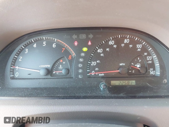 2002 Toyota Camry LE z VIN 4T1BE32K52U082454, wystawiony jako IAAI lot #42276881 z przebiegiem 225 814 mil mil oraz . Historia ofert i sprzedaży dostępna na DreamBid. Obrazek 7.