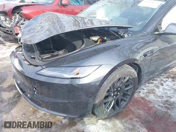2025 Tesla Model 3 Long Range z VIN 5YJ3E1EB5SF880681, wystawiony jako IAAI lot #41429855 z przebiegiem 747 mil mil oraz . Historia ofert i sprzedaży dostępna na DreamBid. Obrazek 16.