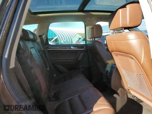 2013 Volkswagen Touareg Sport с VIN WVGEP9BP5DD003924, выставлен на аукционе Copart как лот 83310484 с пробегом Не указан миль и Списание • Salvage title. История ставок и продаж доступна на DreamBid. Изображение 11.