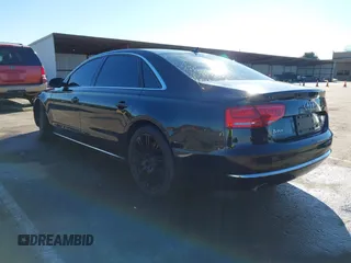 2011 Audi A8 z VIN WAURVAFD6BN019339, wystawiony jako IAAI lot #41560306 z przebiegiem 123 726 mil mil oraz . Historia ofert i sprzedaży dostępna na DreamBid. Obrazek 3.