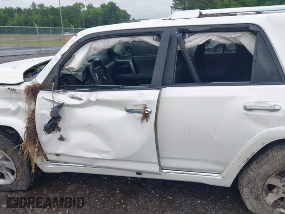 2010 Toyota 4Runner SR5 z VIN JTEZU5JR7A5008313, wystawiony jako IAAI lot #42242277 z przebiegiem 276 484 mil mil oraz . Historia ofert i sprzedaży dostępna na DreamBid. Obrazek 19.