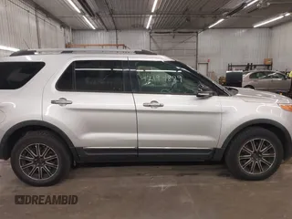 2014 Ford Explorer XLT z VIN 1FM5K8D8XEGA15680, wystawiony jako IAAI lot #42194829 z przebiegiem 179 946 mil mil oraz . Historia ofert i sprzedaży dostępna na DreamBid. Obrazek 14.