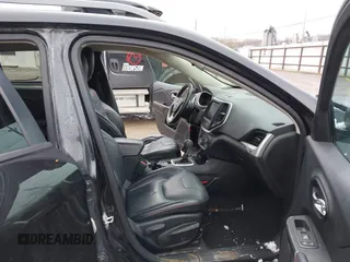 2016 Jeep Cherokee Trailhawk with VIN 1C4PJMBS6GW113069, listed as a IAAI auction lot 41757725 with 125,029 mi miles. Bid and sale history available at carsss.com. Image 5.
