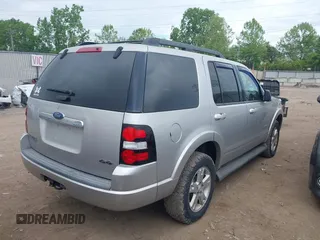 2008 Ford Explorer XLT z VIN 1FMEU73E08UA01188, wystawiony jako IAAI lot #42242286 z przebiegiem 128 226 mil mil oraz . Historia ofert i sprzedaży dostępna na DreamBid. Obrazek 4.
