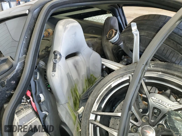 2018 McLaren 720S z VIN SBM14DCA3JW000178, wystawiony jako Copart lot #73309654 z przebiegiem Nie podano mil oraz Szkody całkowita. Historia ofert i sprzedaży dostępna na DreamBid. Obrazek 10.