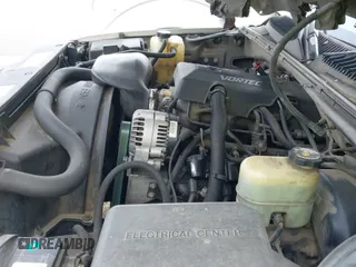 2000 Chevrolet Silverado 1500 LS z VIN 1GCEC19T8YZ193828, wystawiony jako IAAI lot #42734877 z przebiegiem 286 434 mil mil oraz . Historia ofert i sprzedaży dostępna na DreamBid. Obrazek 19.
