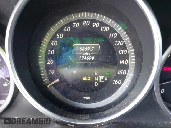 2014 Mercedes-Benz E-Class E 350 Luxury with VIN WDDHF8JB7EB069253, listed as a IAAI auction lot 41571265 with 174,699 mi miles. Bid and sale history available at carsss.com. Image 7.