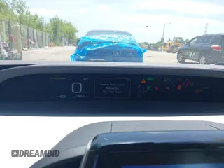 2017 Toyota Prius Plus z VIN JTDKARFP9H3022524, wystawiony jako IAAI lot #42527901 z przebiegiem 44 809 mil mil oraz . Historia ofert i sprzedaży dostępna na DreamBid. Obrazek 7.