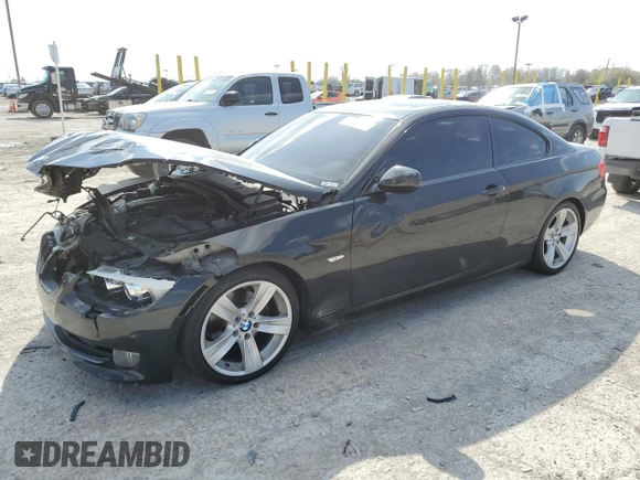 2011 BMW 3 Series 328i z VIN WBAKE3C52BE557644, wystawiony jako Copart lot #52886685 z przebiegiem 151 824 mil mil oraz Nie do naprawy • Non repairable. Historia ofert i sprzedaży dostępna na DreamBid. Obrazek 1.