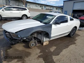 2010 Ford Mustang V6 с VIN 1ZVBP8AN8A5125021, выставлен на аукционе Copart как лот 55062725 с пробегом 163 880 миль миль и Списание • Salvage title. История ставок и продаж доступна на DreamBid. Изображение 1.