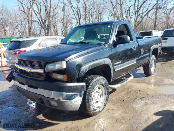 2004 Chevrolet Silverado 2500HD Work Truck with VIN 1GCHK24U84E298859, listed as a IAAI auction lot 41802277 with 1 mi miles. Bid and sale history available at carsss.com. Image 18.