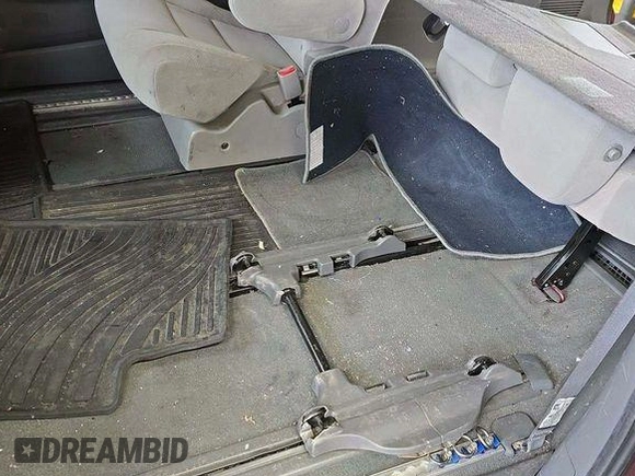 2020 Toyota Sienna LE with VIN 5TDJZ3DC5LS251503, listed as a IAAI auction lot 42610520 with 131,850 mi miles and . Bid and sale history available at DreamBid. Image 3.