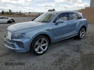 2022 Bentley Bentayga V8 z VIN SJAAM2ZV9NC016403, wystawiony jako Copart lot #51584975 z przebiegiem 4462 mil mil oraz Szkody całkowita. Historia ofert i sprzedaży dostępna na DreamBid. Obrazek 1.