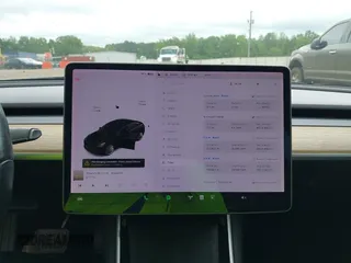 2018 Tesla Model 3 Long Range Battery z VIN 5YJ3E1EB3JF186733, wystawiony jako IAAI lot #42093891 z przebiegiem 102 435 mil mil oraz . Historia ofert i sprzedaży dostępna na DreamBid. Obrazek 18.