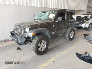 2020 Jeep Wrangler Willys z VIN 1C4GJXAG4LW237057, wystawiony jako IAAI lot #42044223 z przebiegiem 54 802 mil mil oraz . Historia ofert i sprzedaży dostępna na DreamBid. Obrazek 18.