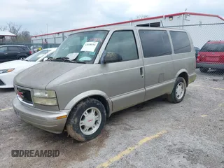2004 GMC Safari with VIN 1GKDM19X84B500742, listed as a IAAI auction lot 42038034 with 136,127 mi miles. Bid and sale history available at carsss.com. Image 2.