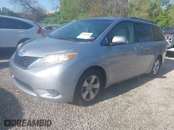 2013 Toyota Sienna LE AAS with VIN 5TDKK3DCXDS369976, listed as a IAAI auction lot 42161009 with 183,408 mi miles. Bid and sale history available at carsss.com. Image 2.