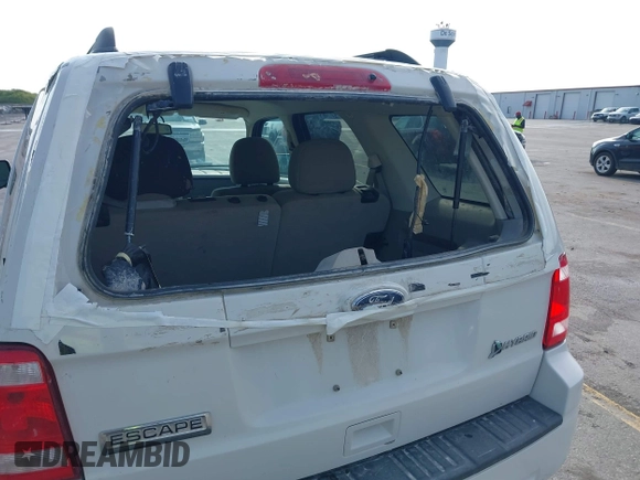 2010 Ford Escape Hybrid z VIN 1FMCU5K31AKD22069, wystawiony jako IAAI lot #40151027 z przebiegiem 185 932 mil mil oraz . Historia ofert i sprzedaży dostępna na DreamBid. Obrazek 6.