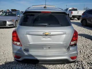 2020 Chevrolet Trax LS with VIN KL7CJKSB6LB327321, listed as a Copart auction lot 46635645 with 72,096 mi miles and Clean Title. Bid and sale history available at carsss.com. Image 6.