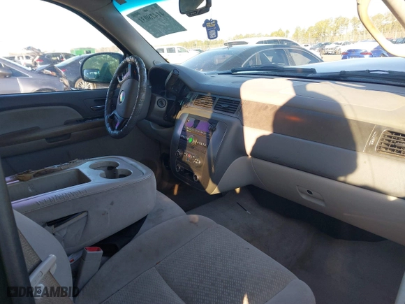 2007 Chevrolet Suburban LT with VIN 3GNFC16J07G102869, listed as a IAAI auction lot 41428031 with 1 mi miles. Bid and sale history available at carsss.com. Image 5.