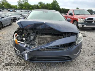 2015 Volvo S60 T5 Drive-E Platinum z VIN YV140MFD8F1313748, wystawiony jako Copart lot #57789415 z przebiegiem 144 185 mil mil oraz Szkoda całkowita • Salvage title. Historia ofert i sprzedaży dostępna na DreamBid. Obrazek 5.