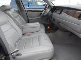 2001 Lincoln Town Car Signature with VIN 1LNHM82W61Y733577, listed as a IAAI auction lot 41899175 with 105,083 mi miles and . Bid and sale history available at DreamBid. Image 5.