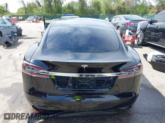 2017 Tesla Model S 60 z VIN 5YJSA1E13HF228486, wystawiony jako IAAI lot #42092686 z przebiegiem 78 089 mil mil oraz . Historia ofert i sprzedaży dostępna na DreamBid. Obrazek 16.