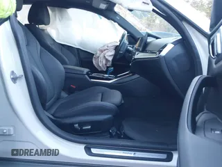 2023 BMW i4 eDrive40 z VIN WBY73AW07PFP43618, wystawiony jako IAAI lot #41366523 z przebiegiem Nie podano mil oraz . Historia ofert i sprzedaży dostępna na DreamBid. Obrazek 5.