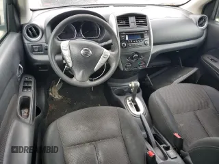 2015 Nissan Versa SV z VIN 3N1CN7AP5FL921373, wystawiony jako Copart lot #58511895 z przebiegiem 174 313 mil mil oraz Czysty tytuł • Clean title. Historia ofert i sprzedaży dostępna na DreamBid. Obrazek 8.