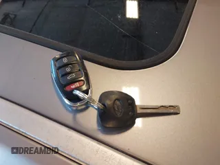 2007 Hyundai Azera SE z VIN KMHFC46F87A173110, wystawiony jako IAAI lot #42275974 z przebiegiem 208 901 mil mil oraz . Historia ofert i sprzedaży dostępna na DreamBid. Obrazek 11.