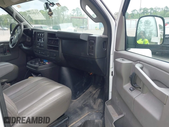 2019 Chevrolet Express Cargo с VIN 1GCWGAFP5K1365688, выставлен на аукционе IAAI как лот 42423135 с пробегом 216 450 миль миль и . История ставок и продаж доступна на DreamBid. Изображение 5.