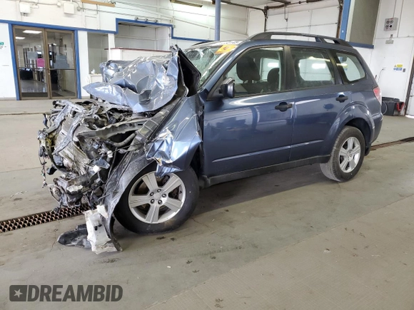 2011 Subaru Forester X z VIN JF2SHABC0BH717387, wystawiony jako Copart lot #56250145 z przebiegiem Nie podano mil oraz Szkoda całkowita • Salvage title. Historia ofert i sprzedaży dostępna na DreamBid. Obrazek 1.