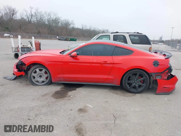 2019 Ford Mustang EcoBoost z VIN 1FA6P8TH7K5197377, wystawiony jako IAAI lot #41489649 z przebiegiem 70 550 mil mil oraz . Historia ofert i sprzedaży dostępna na DreamBid. Obrazek 14.