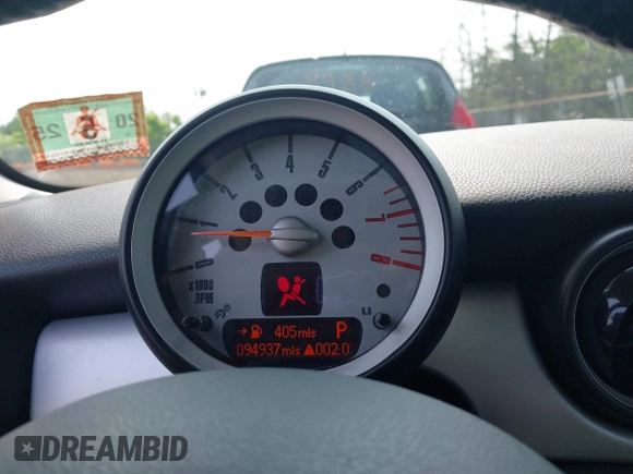 2010 MINI Hardtop with VIN WMWMF3C57ATZ61622, listed as a IAAI auction lot 42467602 with 94,937 mi miles and . Bid and sale history available at DreamBid. Image 7.