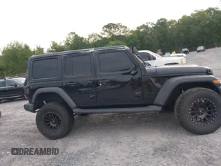 2021 Jeep Wrangler Unlimited Willys z VIN 1C4HJXDM5MW859724, wystawiony jako IAAI lot #42311203 z przebiegiem 71 887 mil mil oraz . Historia ofert i sprzedaży dostępna na DreamBid. Obrazek 13.
