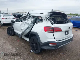 2022 Volkswagen Taos SE z VIN 3VVRX7B2XNM040425, wystawiony jako IAAI lot #41859254 z przebiegiem 64 839 mil mil oraz . Historia ofert i sprzedaży dostępna na DreamBid. Obrazek 3.