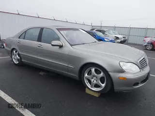 2004 Mercedes-Benz S-Class 5.0L with VIN WDBNG84J24A404189, listed as a IAAI auction lot 41337556 with 142,962 mi miles. Bid and sale history available at carsss.com. Image 1.