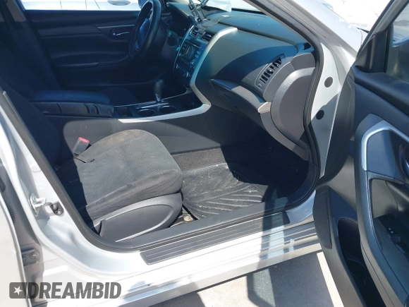 2015 Nissan Altima S with VIN 1N4AL3AP0FN901492, listed as a IAAI auction lot 42101723 with 138,251 mi miles and . Bid and sale history available at carsss.com. Image 5.