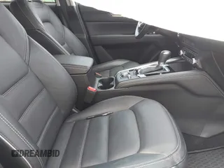 2024 Mazda CX-5 S Premium z VIN JM3KFBDLXR0486618, wystawiony jako IAAI lot #42055952 z przebiegiem 4559 mil mil oraz . Historia ofert i sprzedaży dostępna na DreamBid. Obrazek 5.