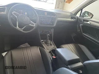 2024 Volkswagen Tiguan SE z VIN 3VV3B7AX3RM105123, wystawiony jako IAAI lot #42796460 z przebiegiem 36 543 mil mil oraz . Historia ofert i sprzedaży dostępna na DreamBid. Obrazek 7.