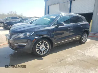 2015 Lincoln MKC z VIN 5LMCJ1A99FUJ13050, wystawiony jako Copart lot #53449235 z przebiegiem 121 706 mil mil oraz Szkody całkowita. Historia ofert i sprzedaży dostępna na DreamBid. Obrazek 1.