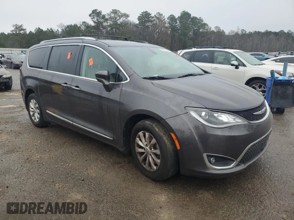 2018 Chrysler Pacifica Touring L Plus z VIN 2C4RC1EG1JR309705, wystawiony jako Copart lot #46611035 z przebiegiem 139 359 mil mil oraz Szkody całkowita. Historia ofert i sprzedaży dostępna na DreamBid. Obrazek 4.