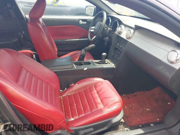 2007 Ford Mustang GT Deluxe с VIN 1ZVHT82H875281518, выставлен на аукционе IAAI как лот 42633779 с пробегом 238 474 миль миль и . История ставок и продаж доступна на DreamBid. Изображение 5.