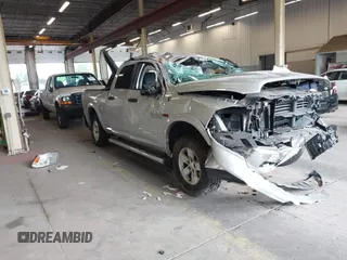 2015 Ram 1500 Big Horn z VIN 1C6RR7TM4FS737467, wystawiony jako IAAI lot #42207180 z przebiegiem 92 970 mil mil oraz . Historia ofert i sprzedaży dostępna na DreamBid. Obrazek 1.