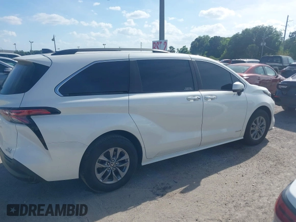 2021 Toyota Sienna XLE with VIN 5TDYRKEC0MS002020, listed as a IAAI auction lot 41952525 with 345,978 mi miles. Bid and sale history available at carsss.com. Image 13.