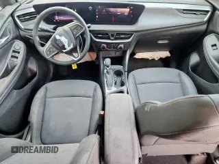 2024 Buick Encore GX Preferred z VIN KL4AMCSL7RB216831, wystawiony jako Copart lot #59699115 z przebiegiem 14 484 mil mil oraz Czysty tytuł • Clean title. Historia ofert i sprzedaży dostępna na DreamBid. Obrazek 8.