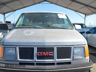 1991 GMC Safari z VIN 1GKDM19Z2MB530997, wystawiony jako IAAI lot #42134837 z przebiegiem 195 085 mil mil oraz . Historia ofert i sprzedaży dostępna na DreamBid. Obrazek 6.