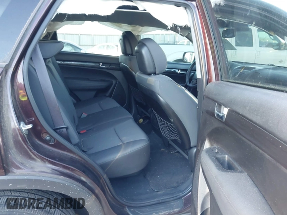 2012 Kia Sorento LX z VIN 5XYKT3A15CG203294, wystawiony jako IAAI lot #41339207 z przebiegiem 122 141 mil mil oraz . Historia ofert i sprzedaży dostępna na DreamBid. Obrazek 7.